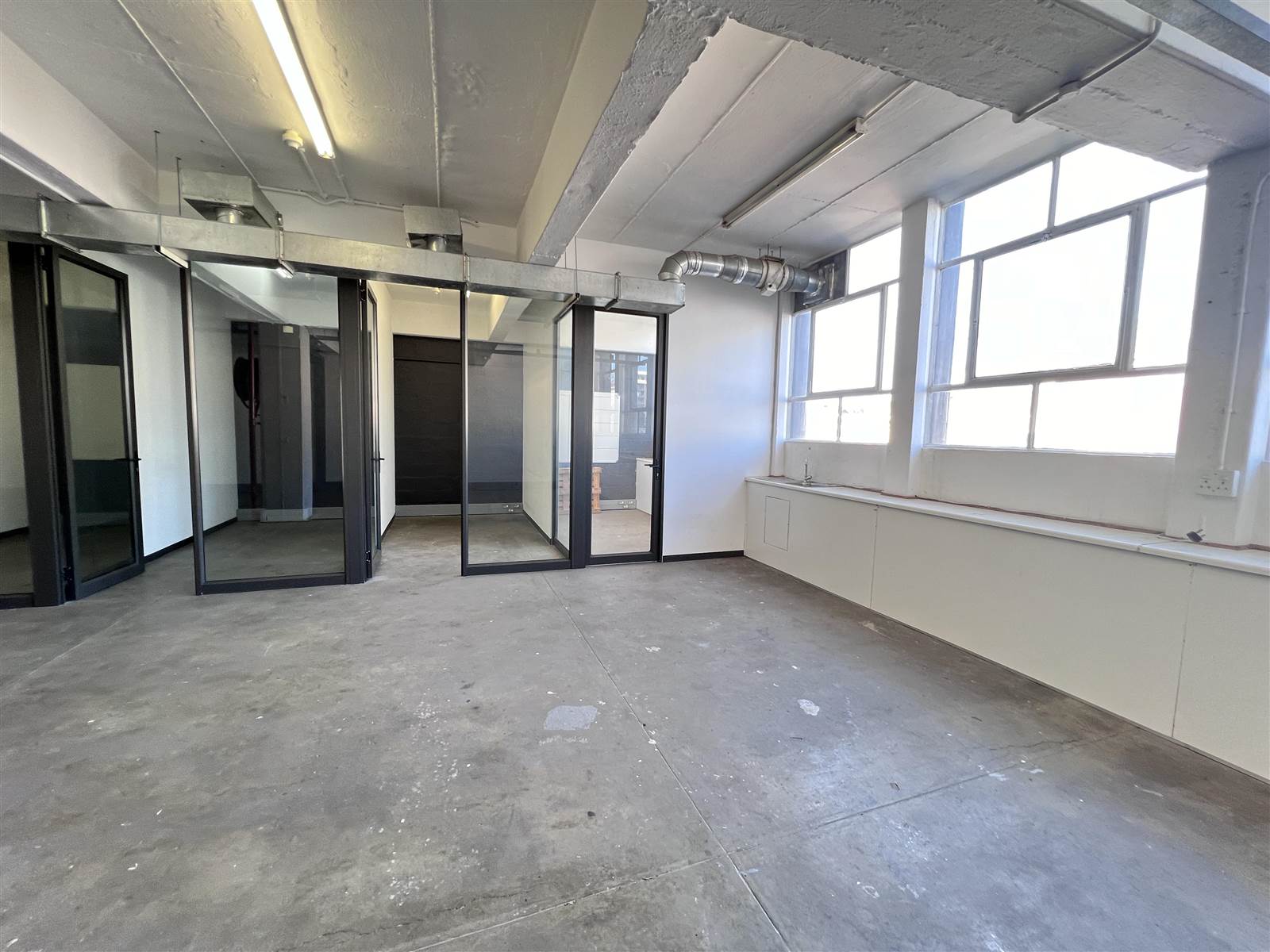 149  m² Commercial space in Woodstock photo number 2