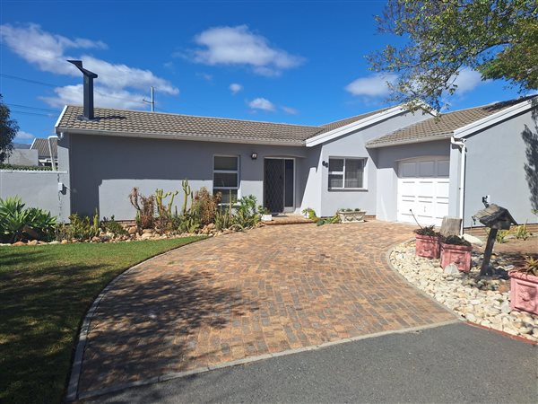 4 Bedroom House 4 Bedroom House