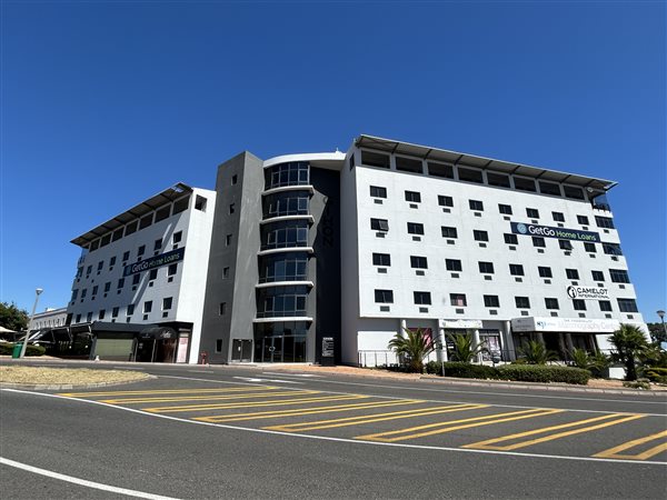 425  m² Commercial space