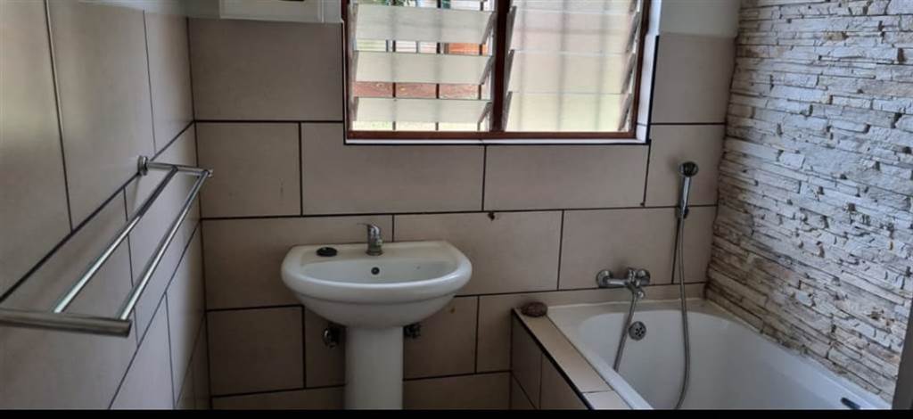 4 Bed House in Empangeni photo number 12