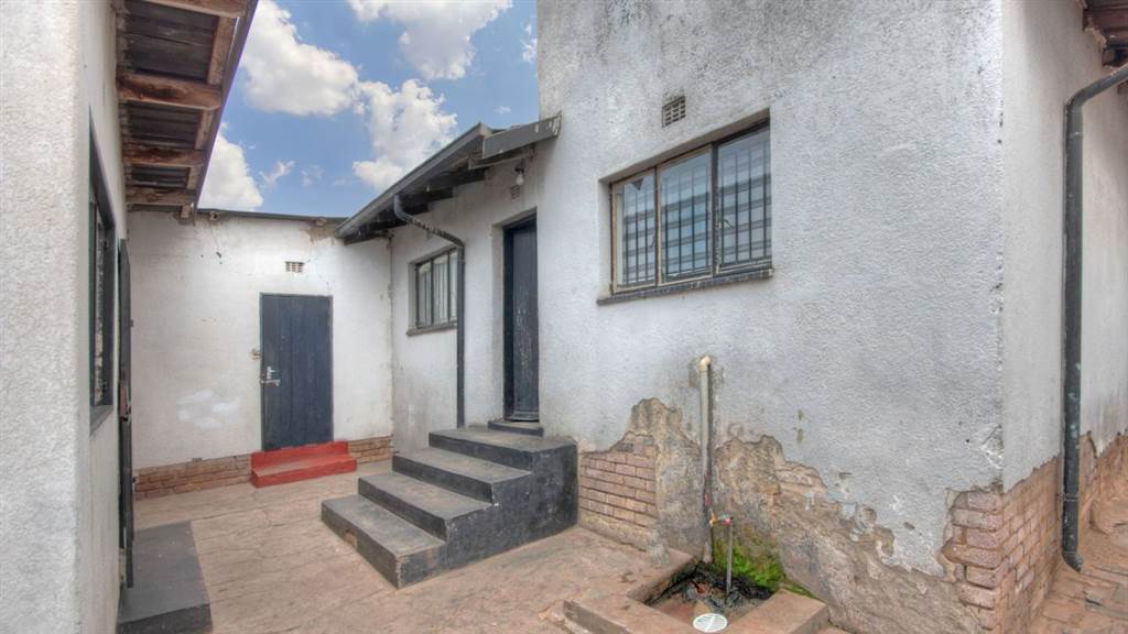 2 Bed House in Soweto Central photo number 8