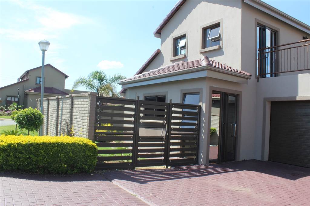 4 Bed House in Waterkloof photo number 24