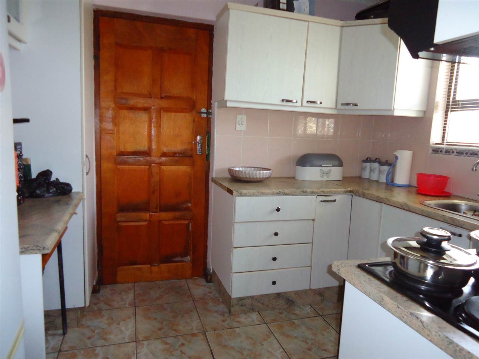 3 Bed House in Khayelitsha photo number 2