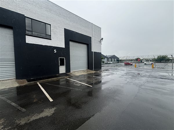 214  m² Industrial space