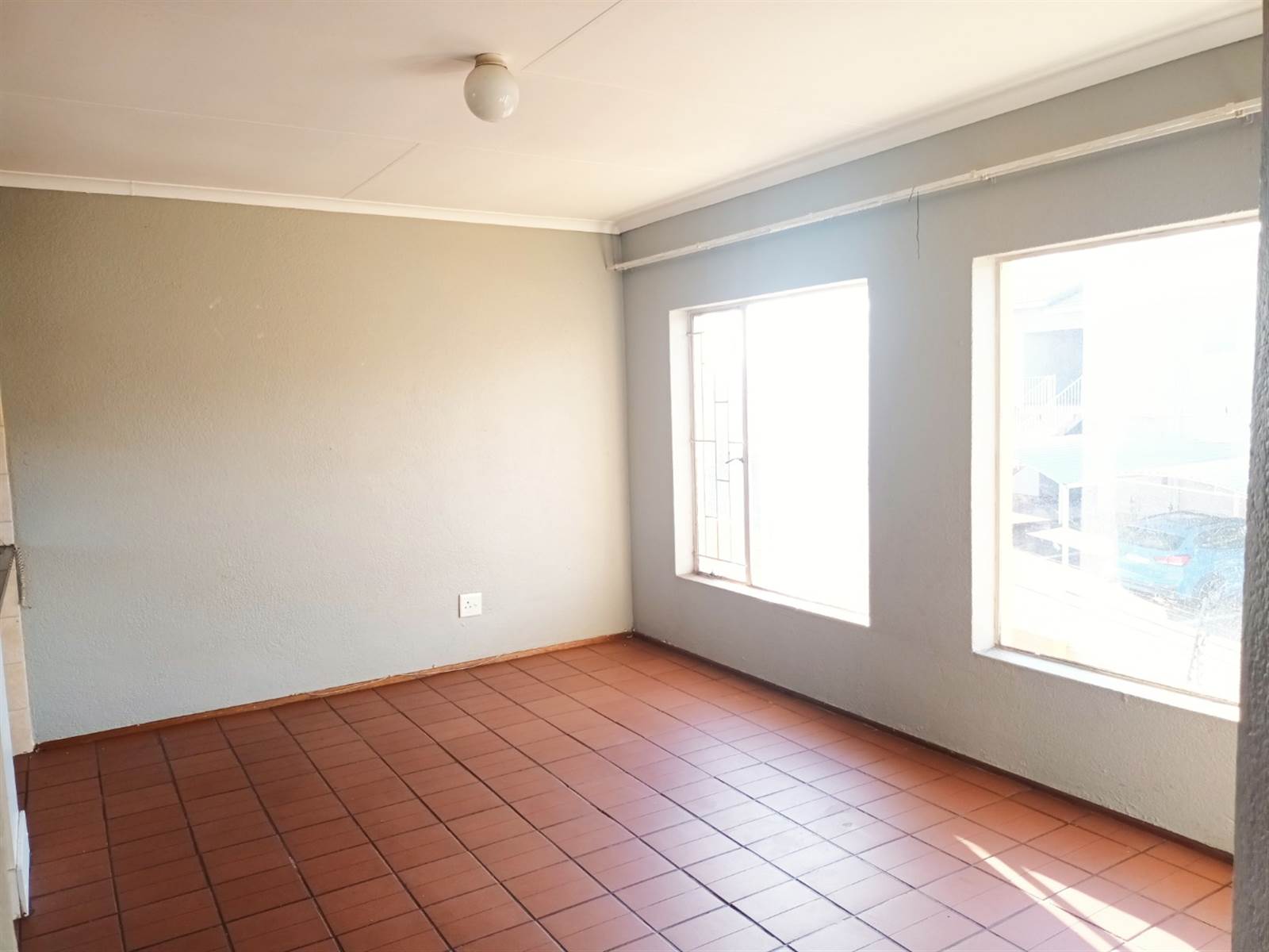 2 Bed Apartment in Grobler Park photo number 4