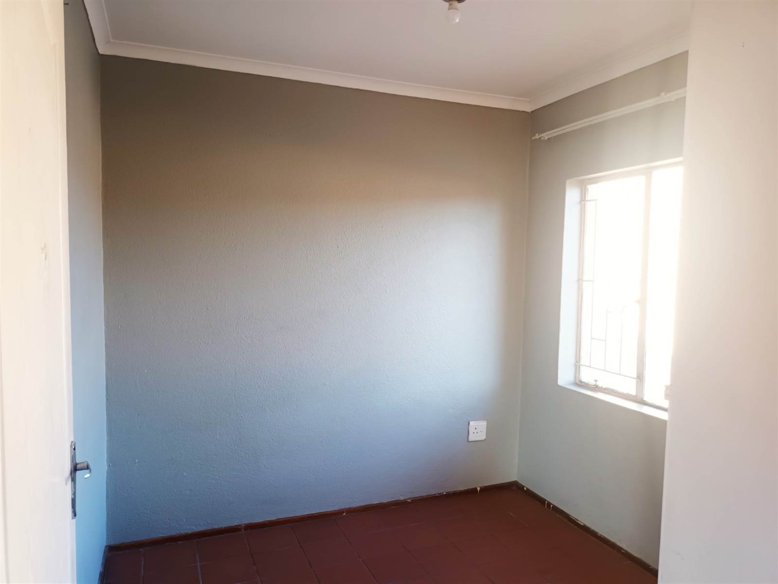 2 Bed Apartment in Grobler Park photo number 9