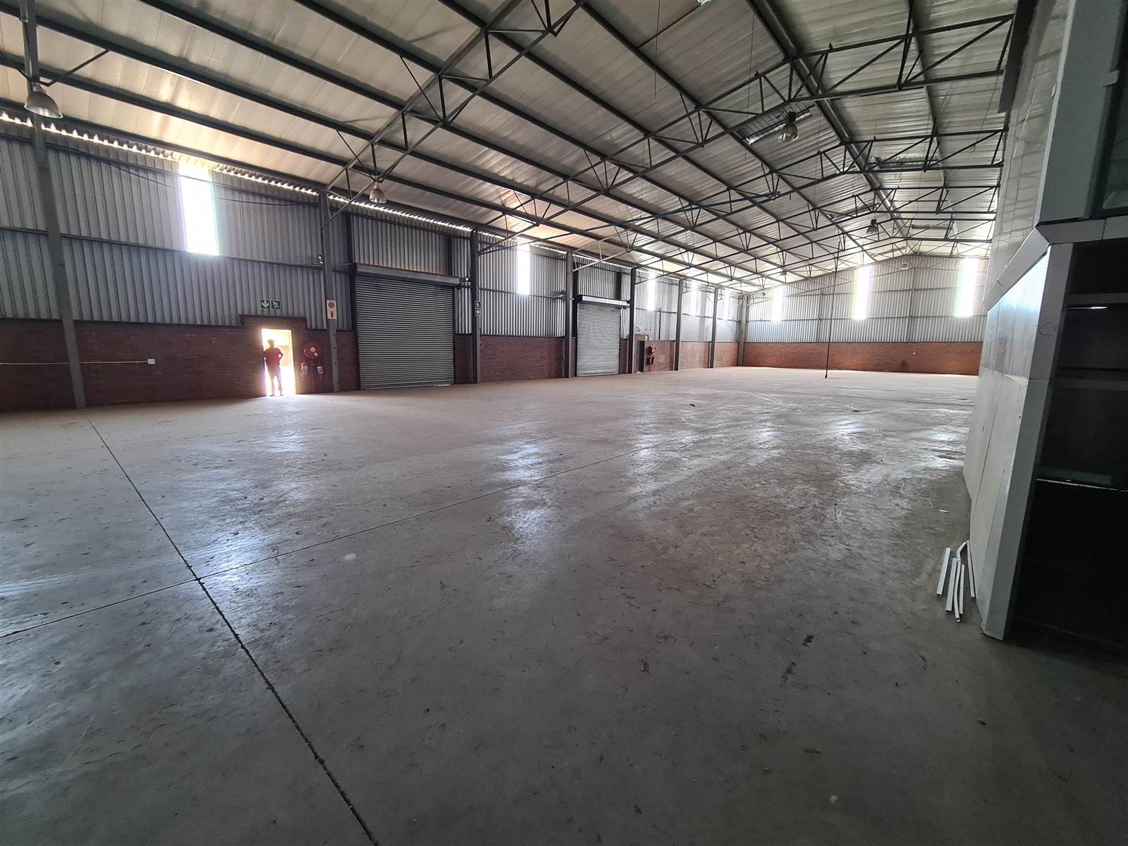 1747  m² Industrial space in Monavoni photo number 17