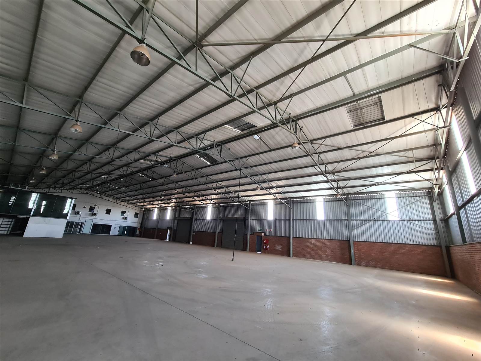 1747  m² Industrial space in Monavoni photo number 6