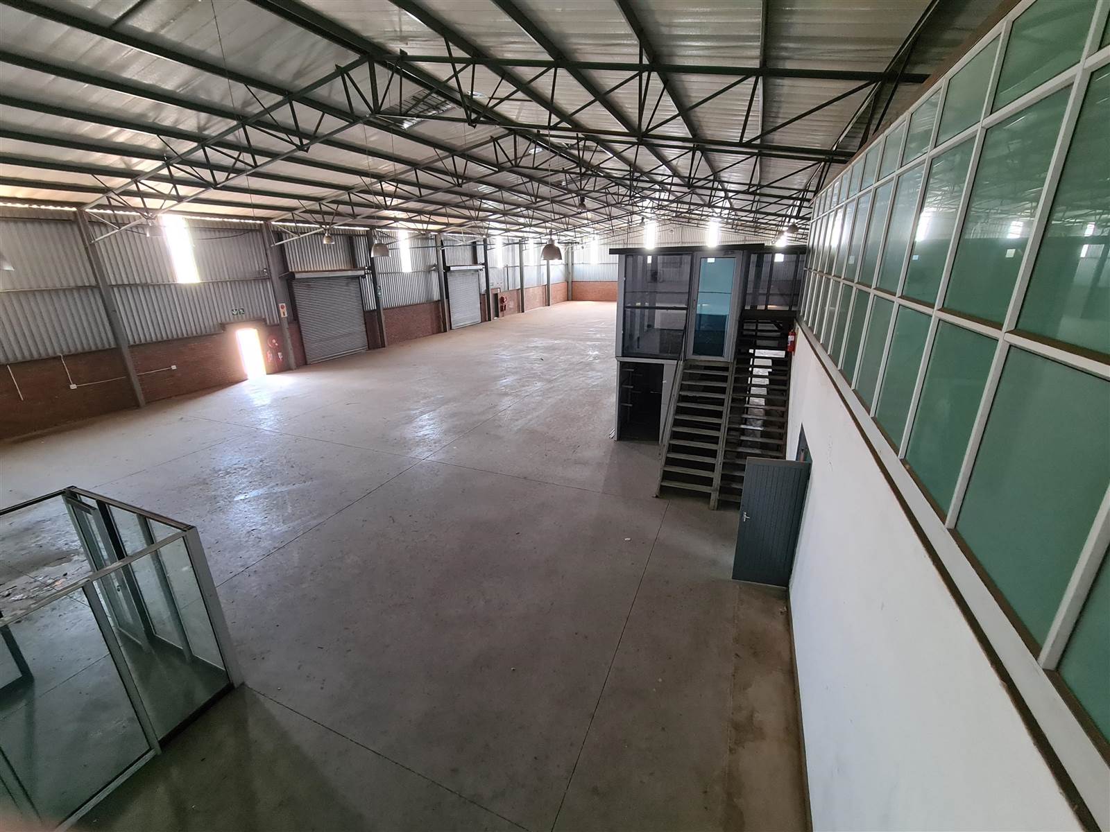 1747  m² Industrial space in Monavoni photo number 15