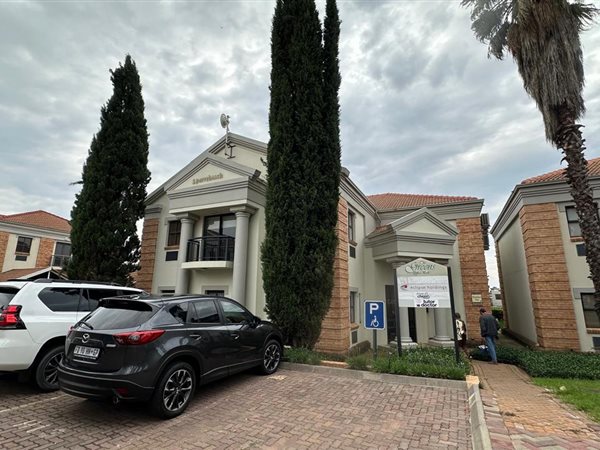 417  m² Commercial space in Highveld