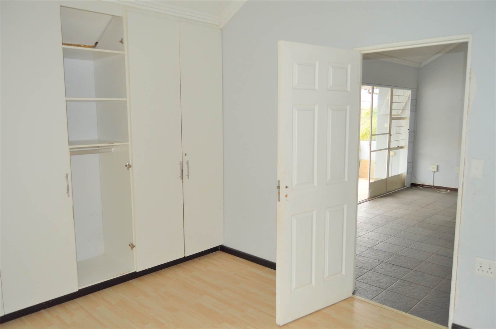 2 Bed Flat in Morninghill photo number 5