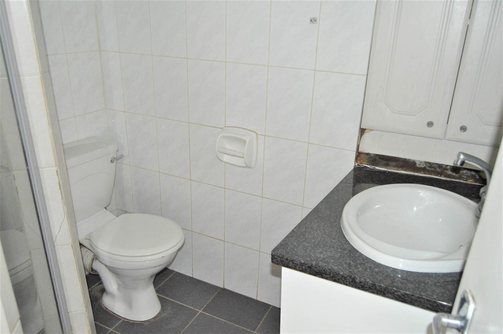 2 Bed Flat in Morninghill photo number 8