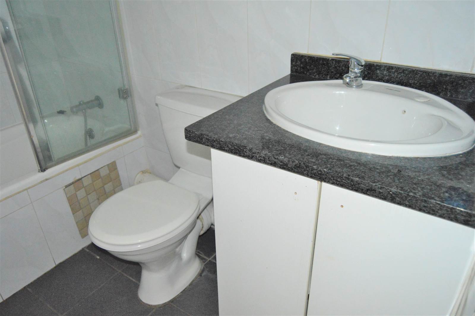 2 Bed Flat in Morninghill photo number 10