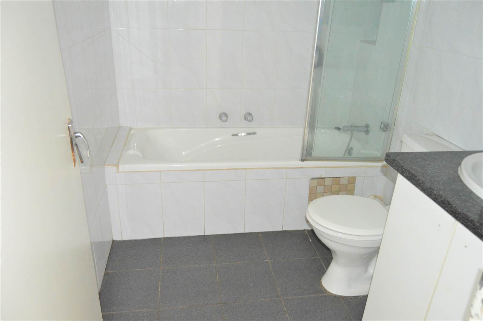 2 Bed Flat in Morninghill photo number 11