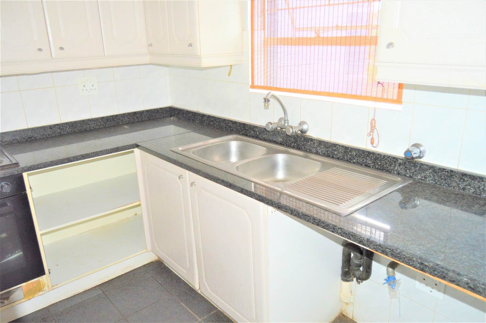 2 Bed Flat in Morninghill photo number 3