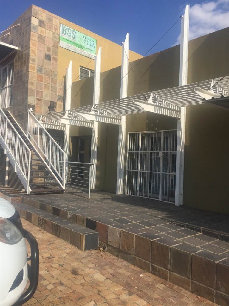 150  m² Commercial space in Rustenburg Central photo number 1