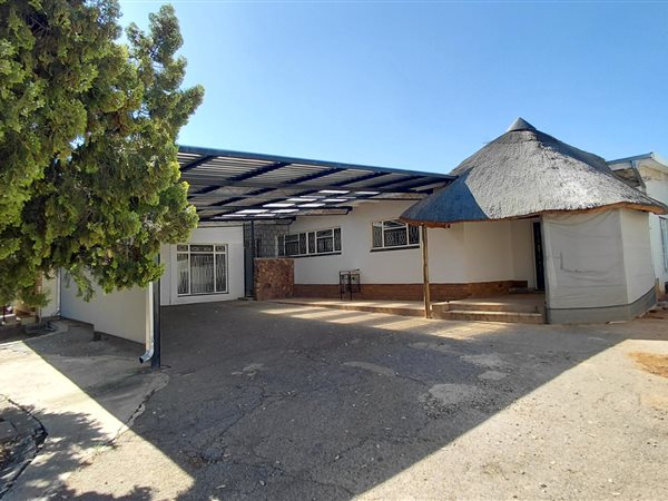 4 Bedroom House 4 Bedroom House