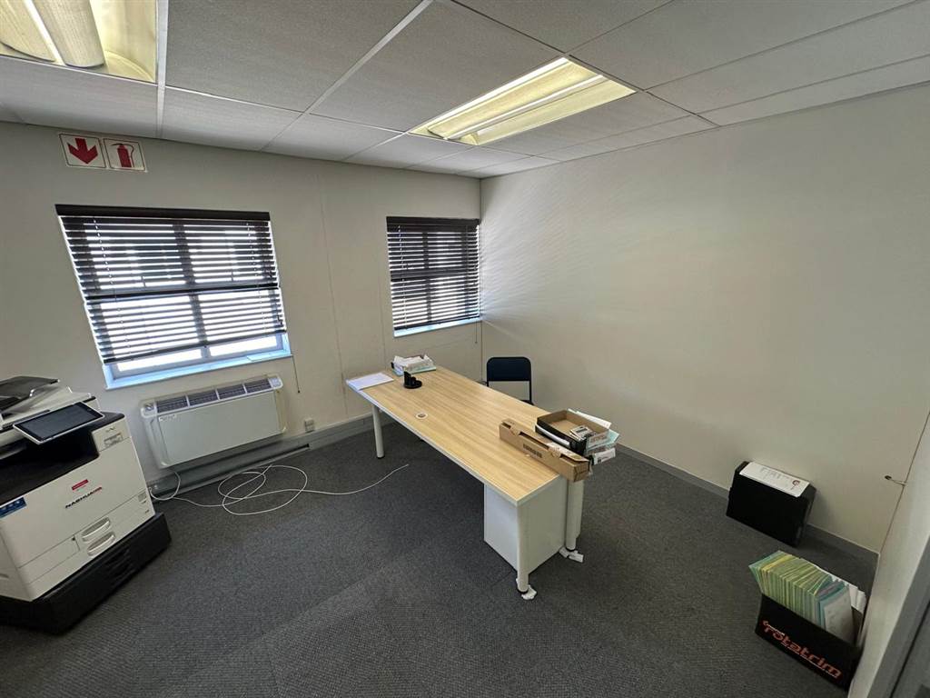 182  m² Commercial space in Pinelands photo number 4