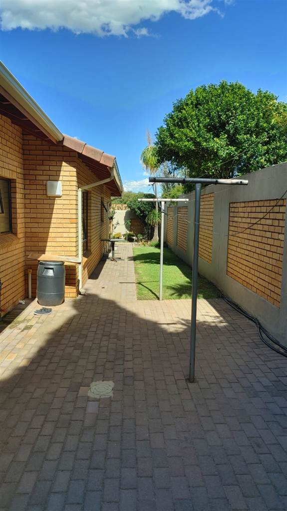 3 Bed House in Randpark Ridge photo number 18