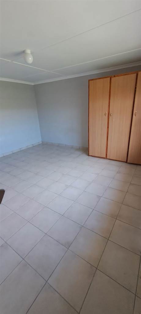 1 Bed Apartment in Kokstad photo number 4