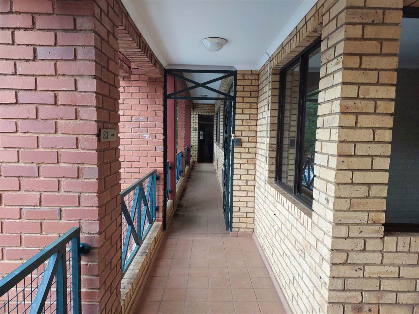 87  m² Commercial space in Bryanston photo number 2