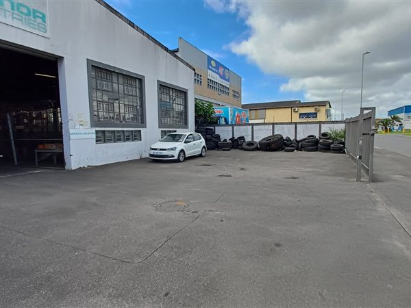 2 250 m² Industrial space 2 250 m² Industrial space
