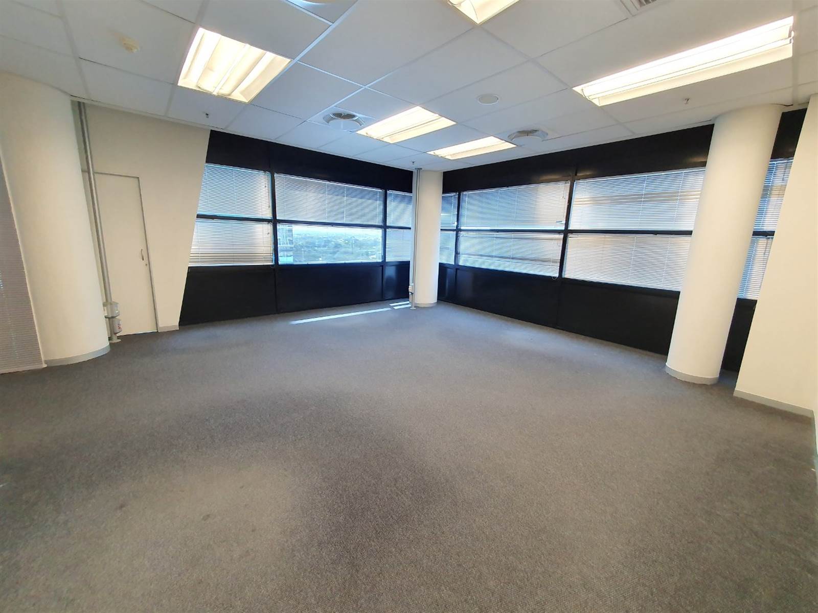 172  m² Office Space in Morningside photo number 8