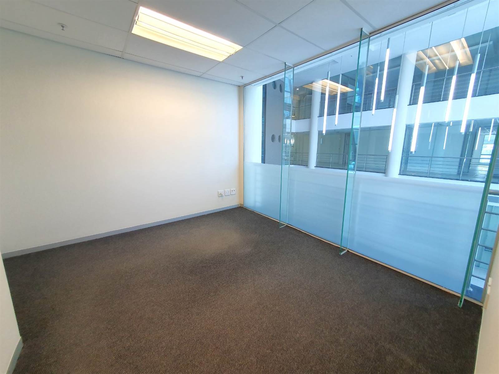 172  m² Office Space in Morningside photo number 9