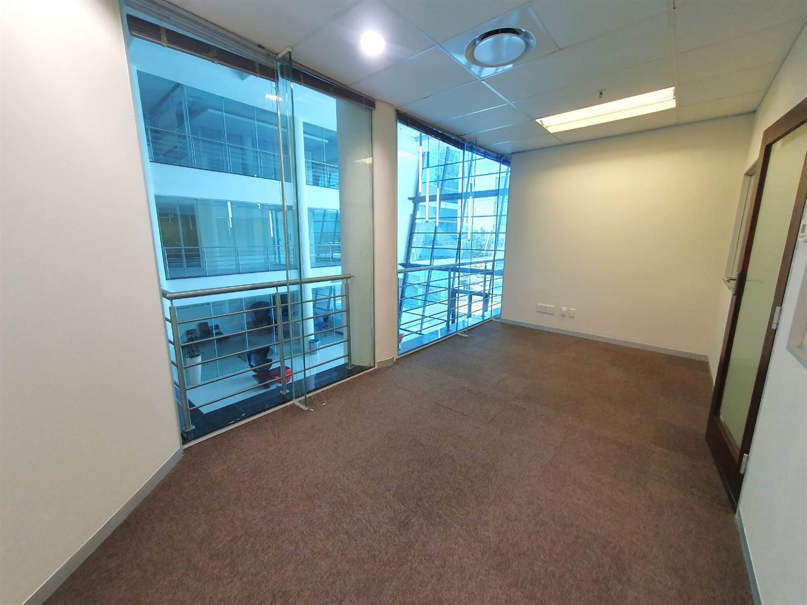 172  m² Office Space in Morningside photo number 11