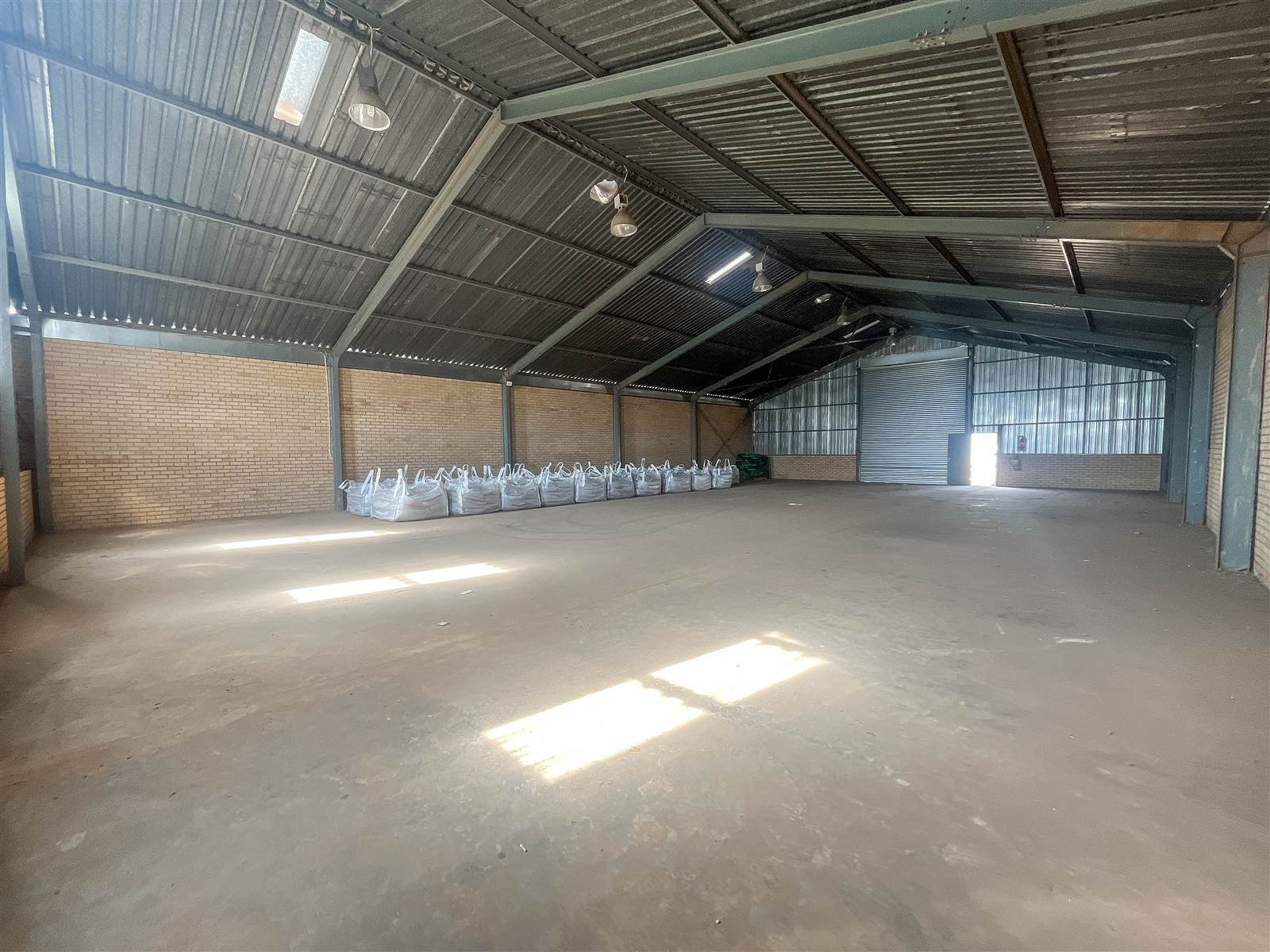 400  m² Commercial space in Pomona photo number 4