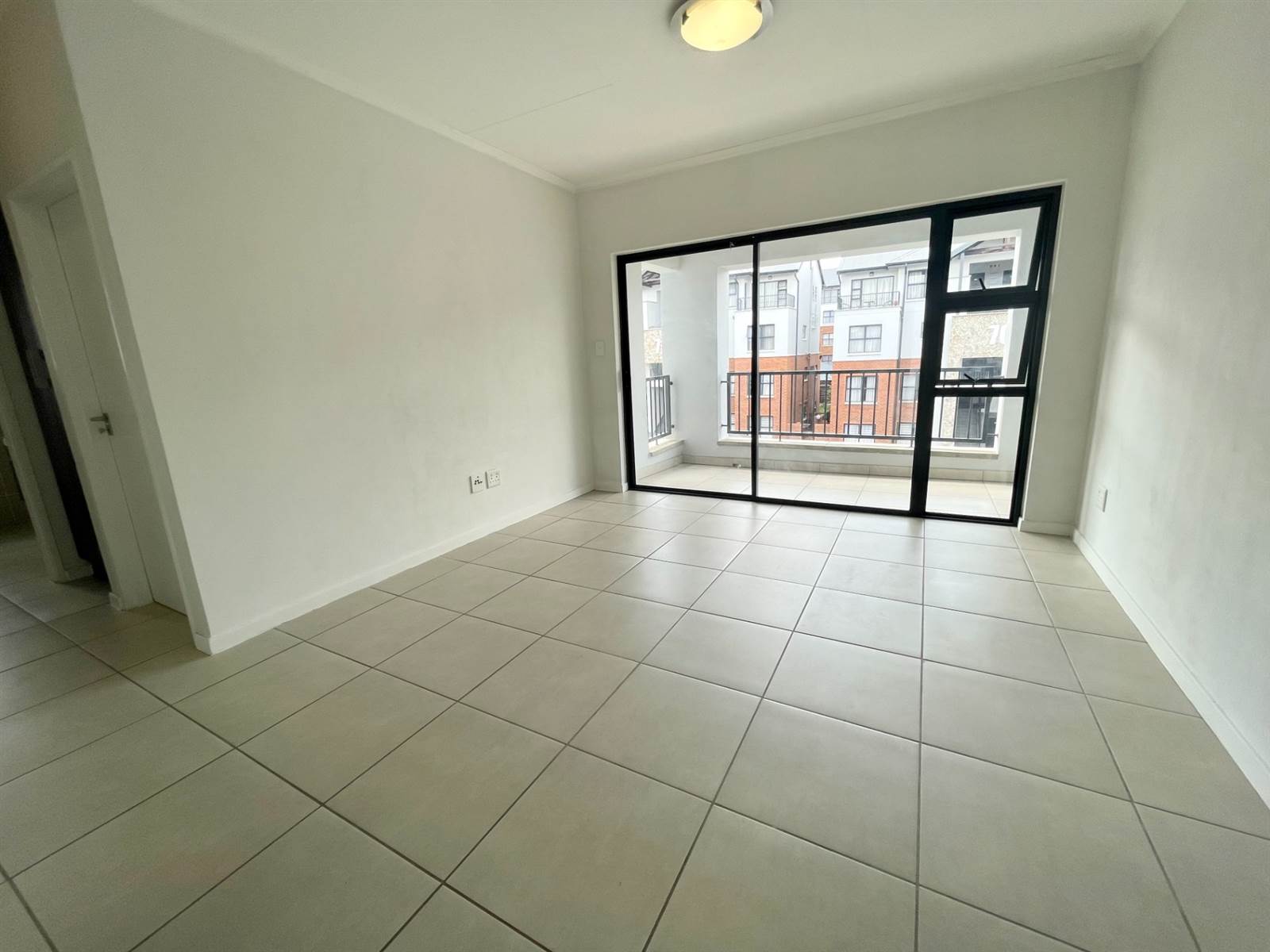 1 Bed Apartment in Olivedale photo number 8