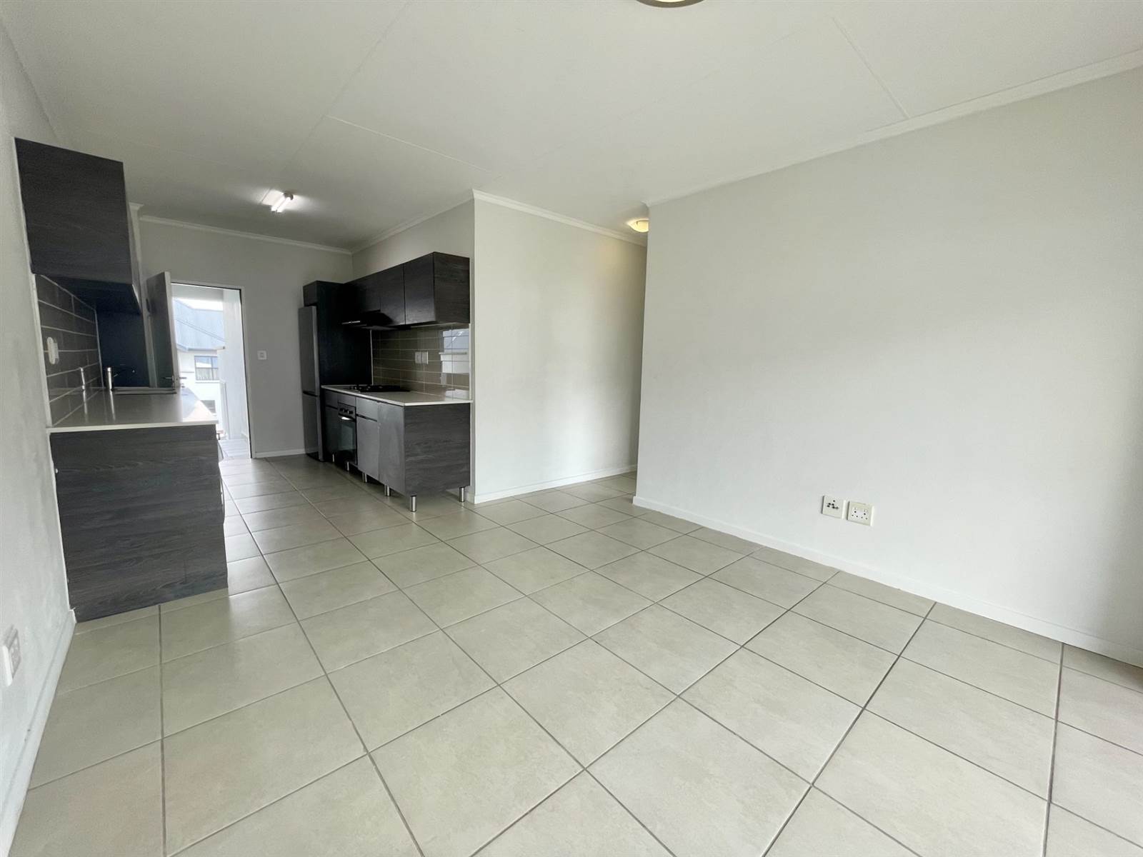 1 Bed Apartment in Olivedale photo number 5