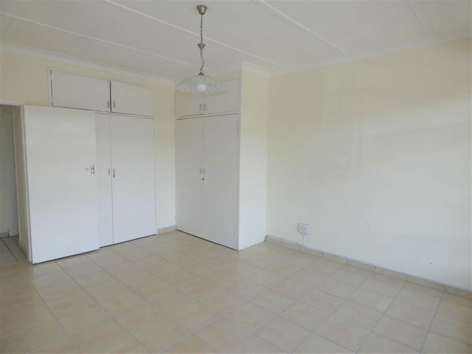 2 Bed Townhouse in Benoni Central photo number 7