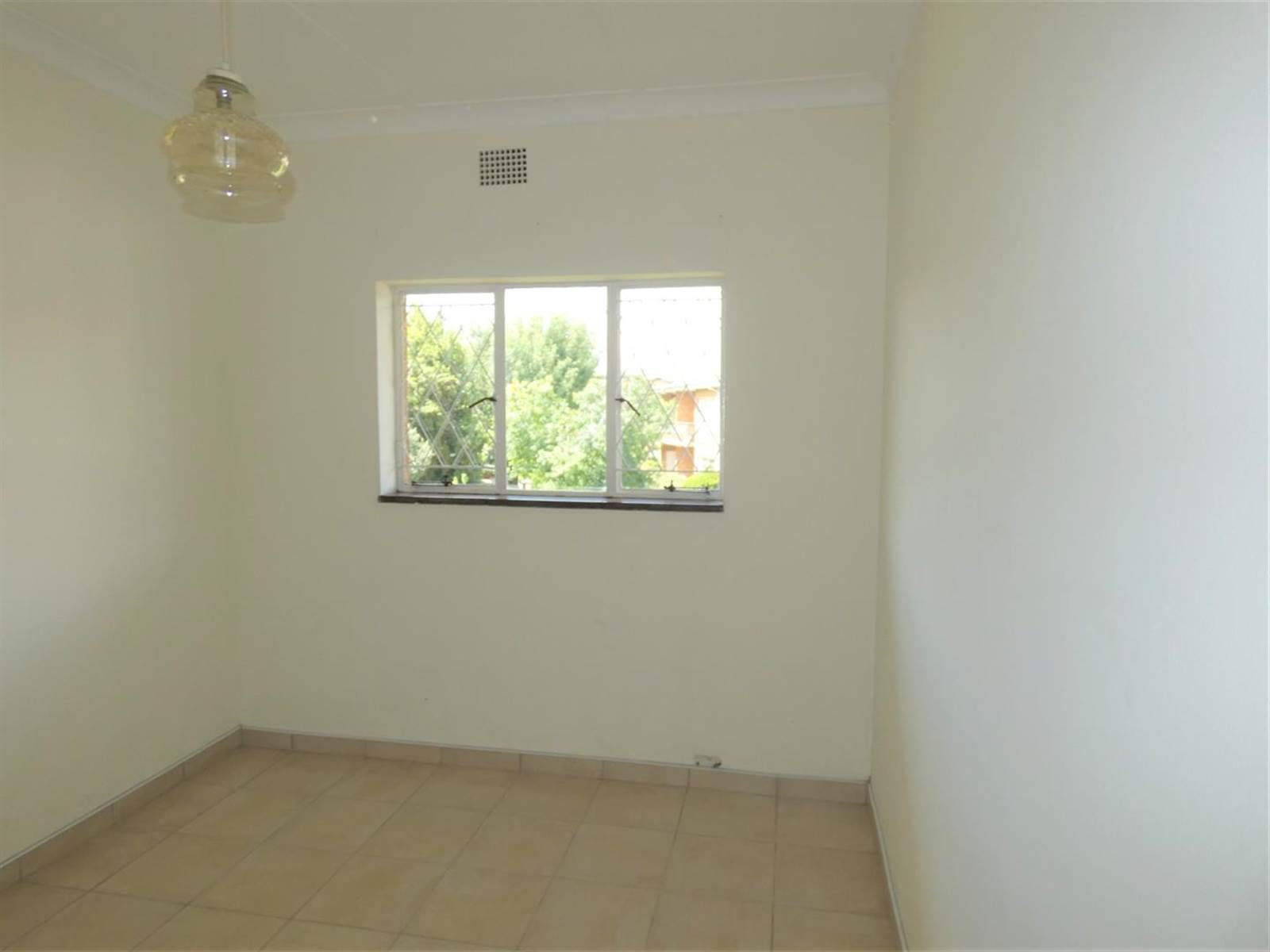 2 Bed Townhouse in Benoni Central photo number 10