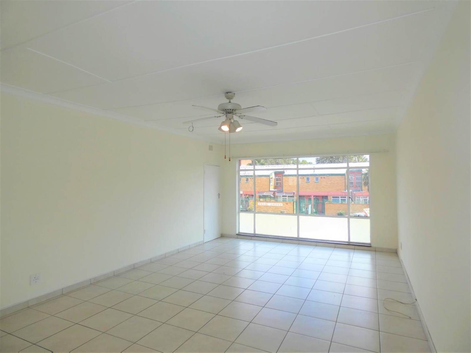 2 Bed Townhouse in Benoni Central photo number 4