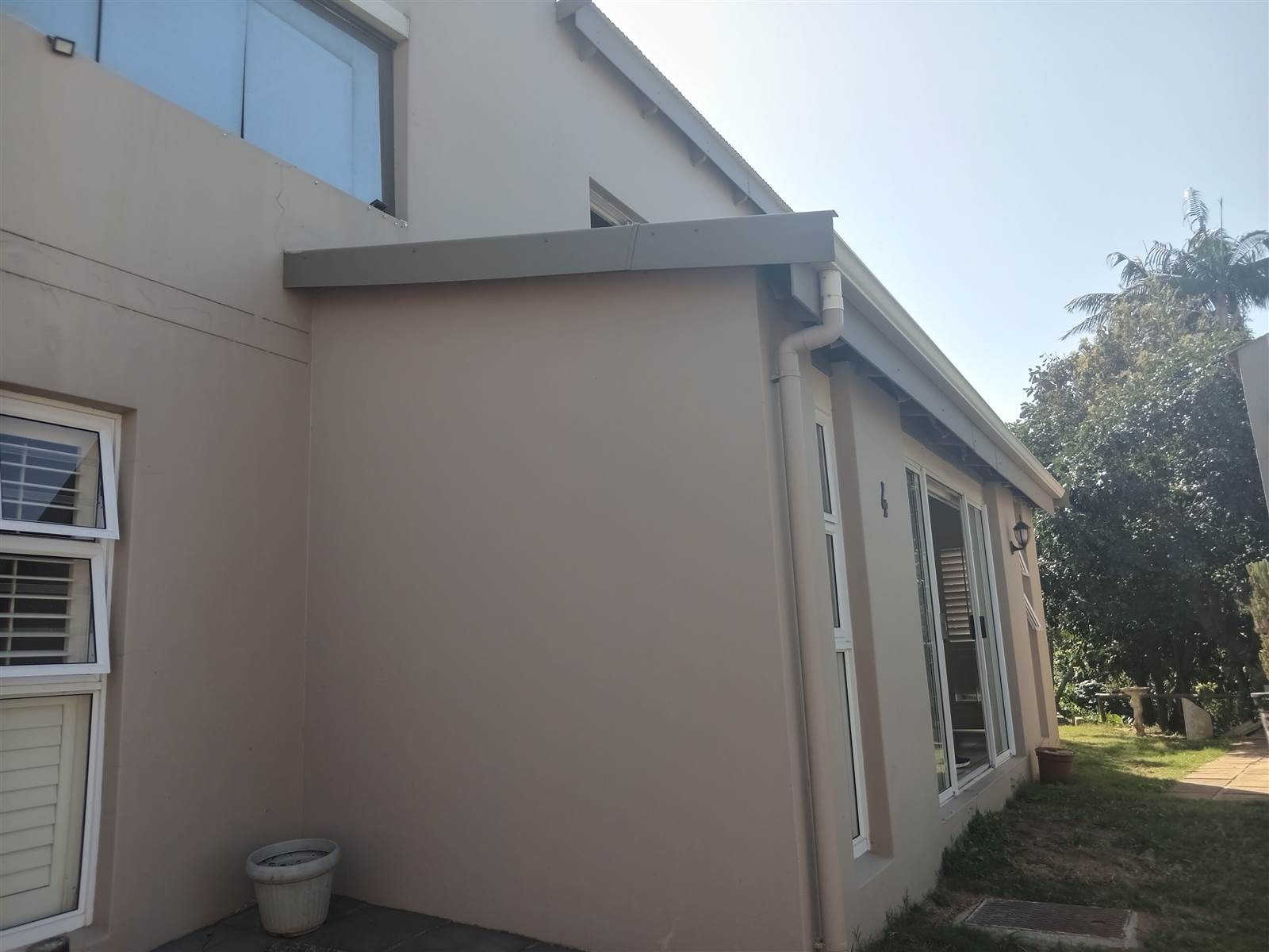 3 Bed Apartment in Blythedale Beach photo number 30