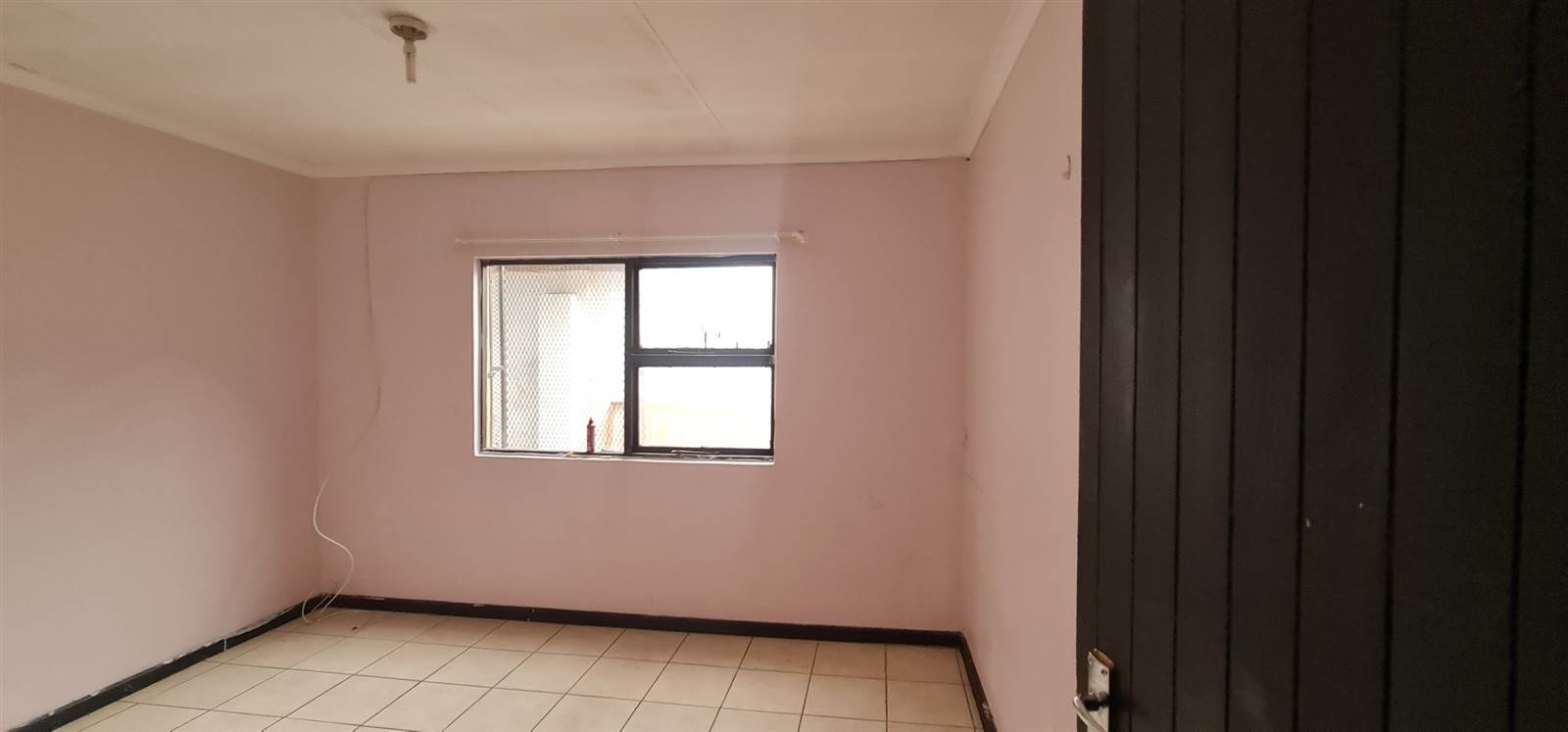 10 Bed Apartment in Zwide photo number 9
