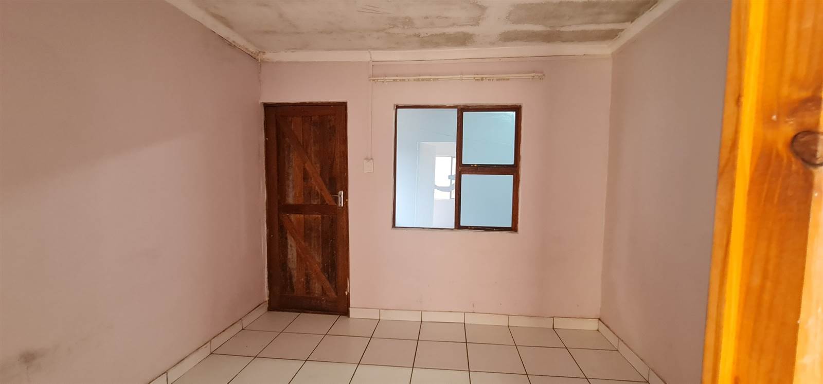 10 Bed Apartment in Zwide photo number 17