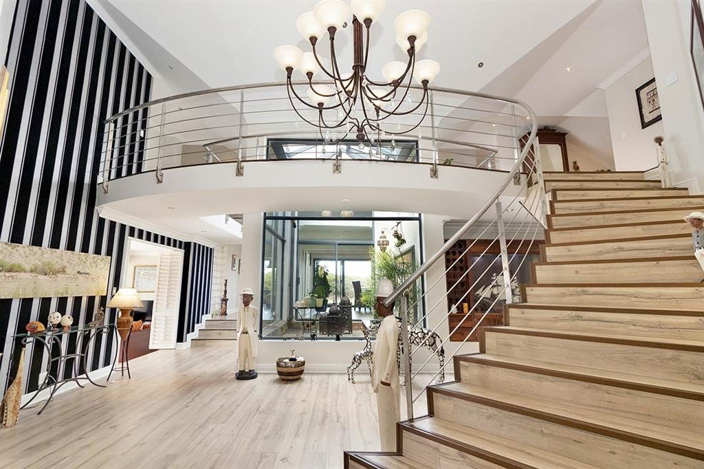 5 Bedroom House 5 Bedroom House