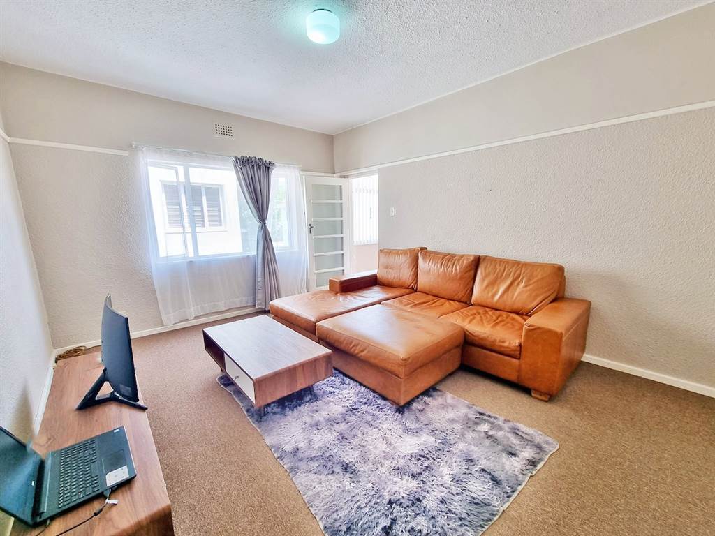 2 Bed Apartment in Wynberg Upper photo number 6