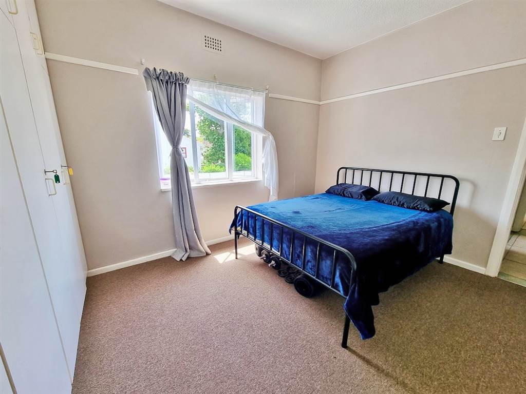 2 Bed Apartment in Wynberg Upper photo number 13