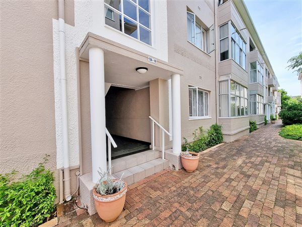 2 Bed Apartment in Wynberg Upper