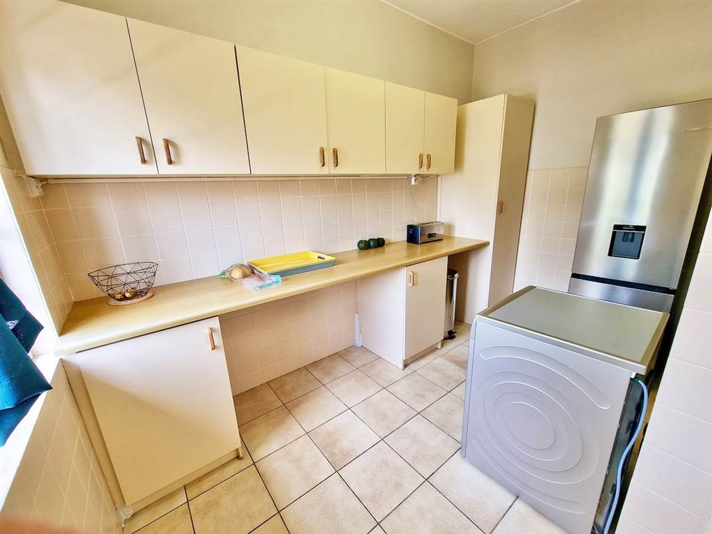 2 Bed Apartment in Wynberg Upper photo number 12
