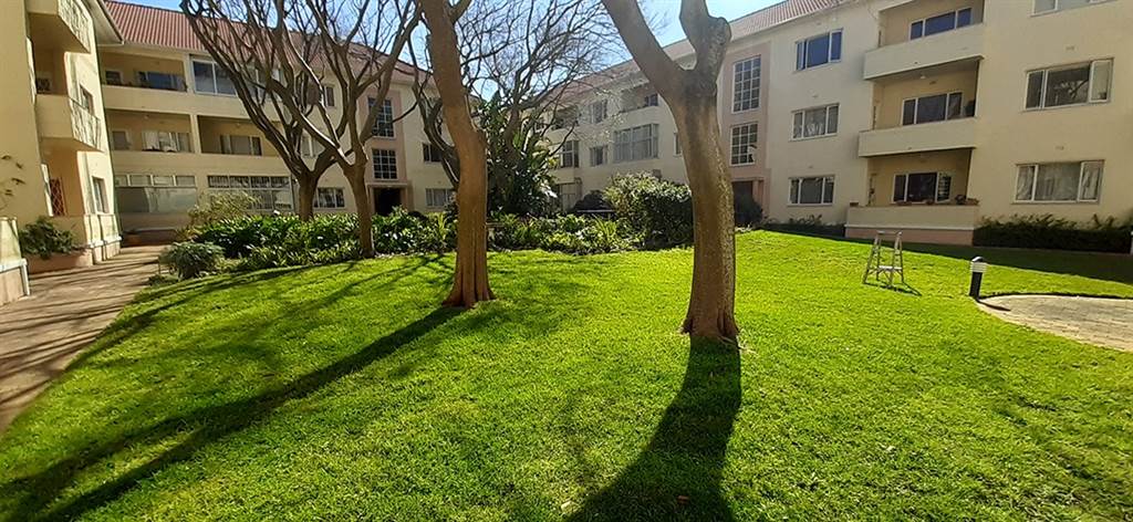 2 Bed Apartment in Wynberg Upper photo number 24