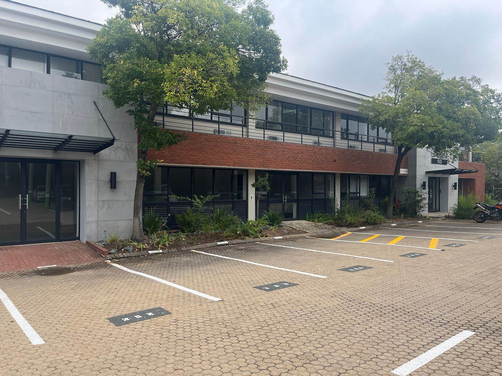 154  m² Commercial space in Bryanston photo number 3