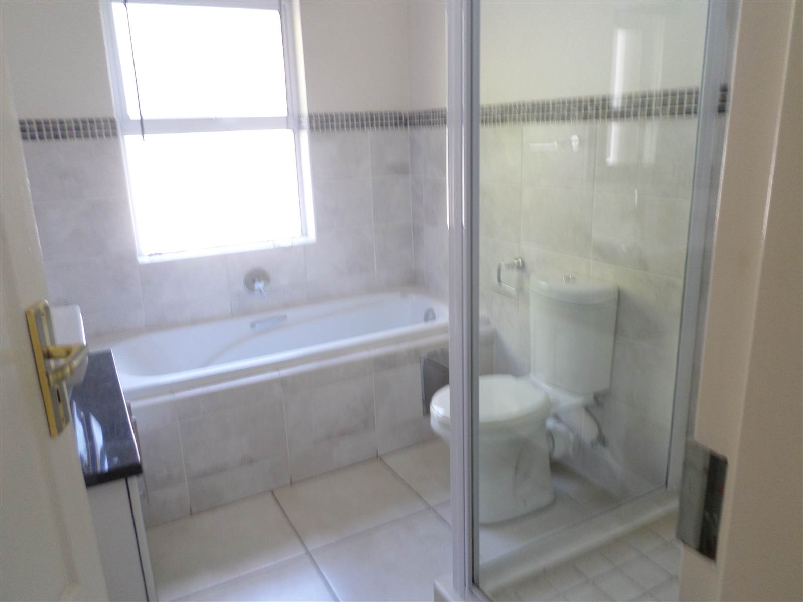 2 Bed Apartment in Saxonwold photo number 6