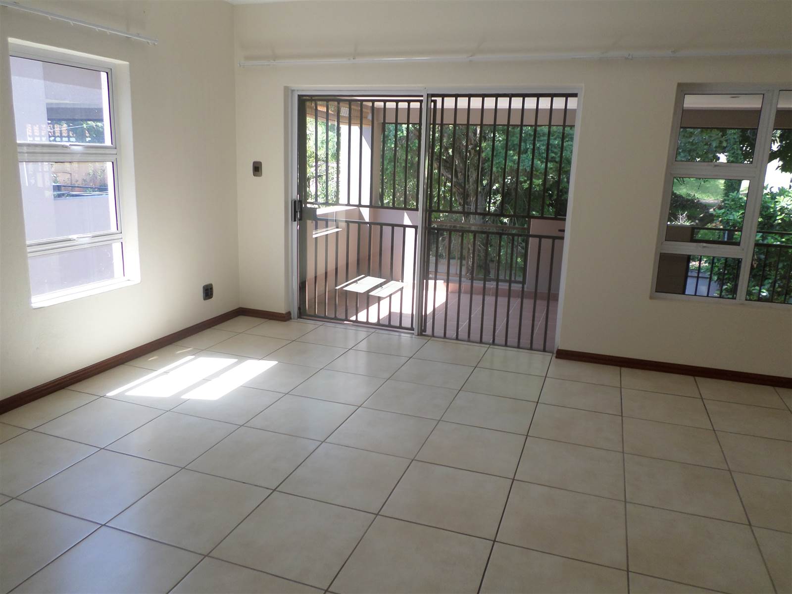 2 Bed Apartment in Saxonwold photo number 12