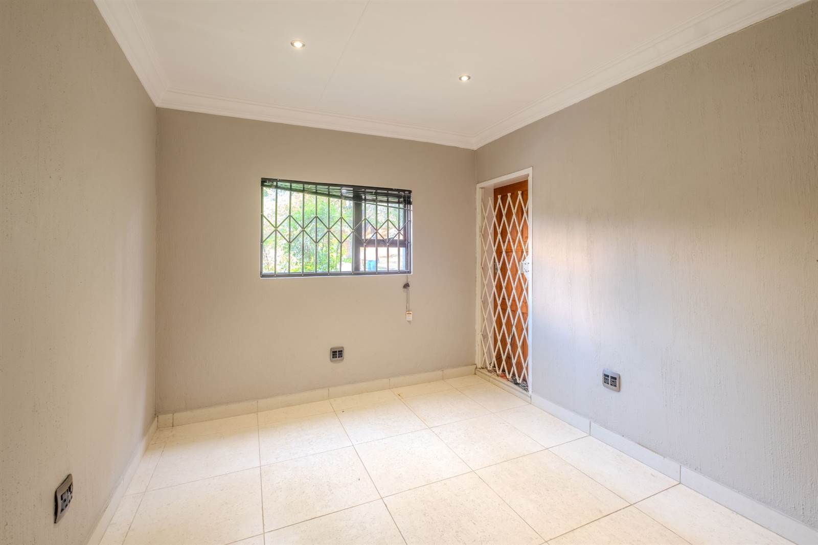 5 Bed House in Constantia Park photo number 21