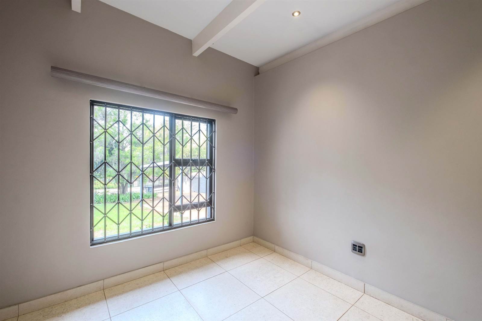 5 Bed House in Constantia Park photo number 17