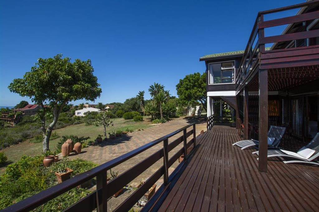 6 Bed House in Jeffreys Bay photo number 8